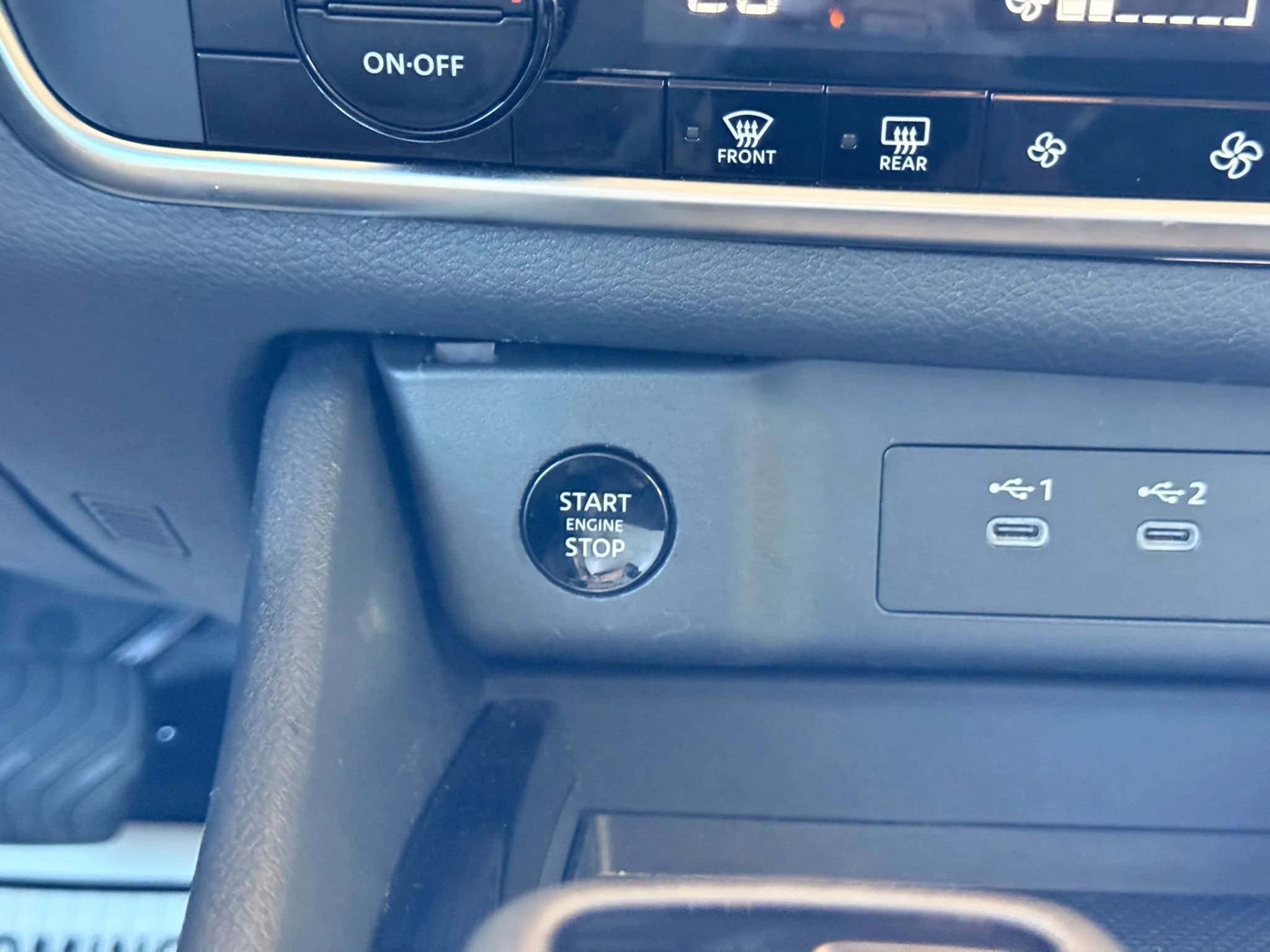 Used 2025 Nissan Rogue SV image 80