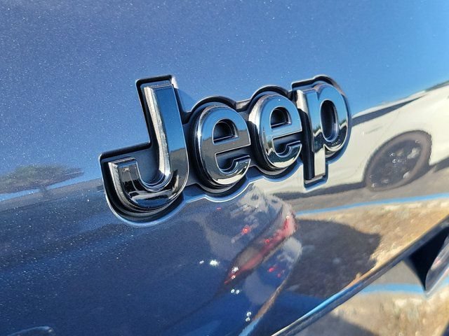 Used 2025 Jeep Grand Cherokee L Summit AWD/4WD image 6