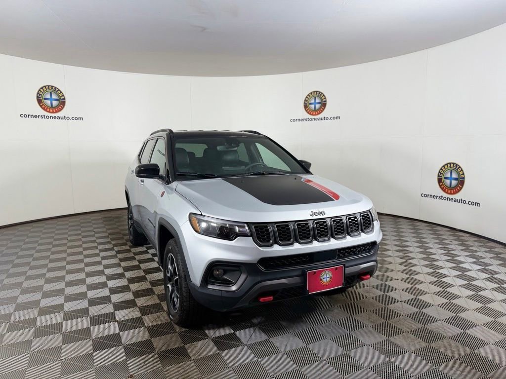 Used 2025 Jeep Compass Trailhawk AWD/4WD image 16