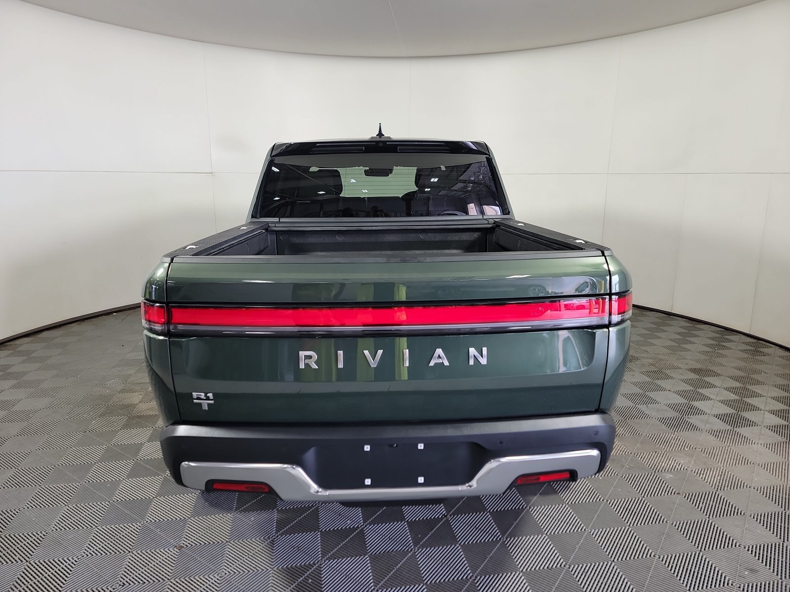 Used 2023 Rivian R1T Adventure Dual AWD/4WD image 4