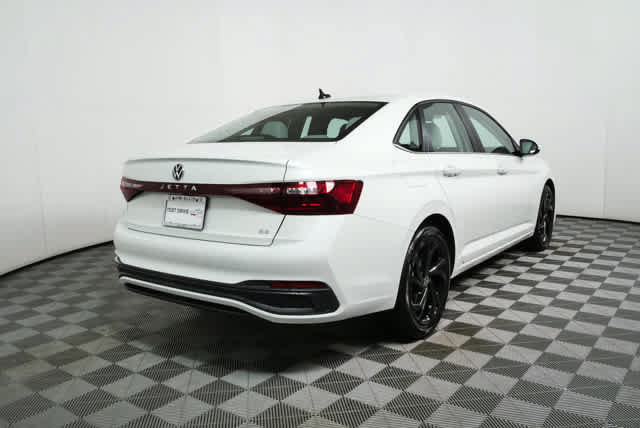 Certified 2025 Volkswagen Jetta SE w/ Black Wheel Package FWD image 6