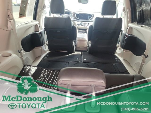 Used 2023 Chrysler Pacifica Limited w/ Trailer Tow Group image 11