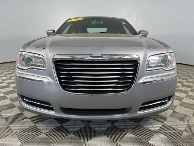 Used 2014 Chrysler 300 RWD image 2