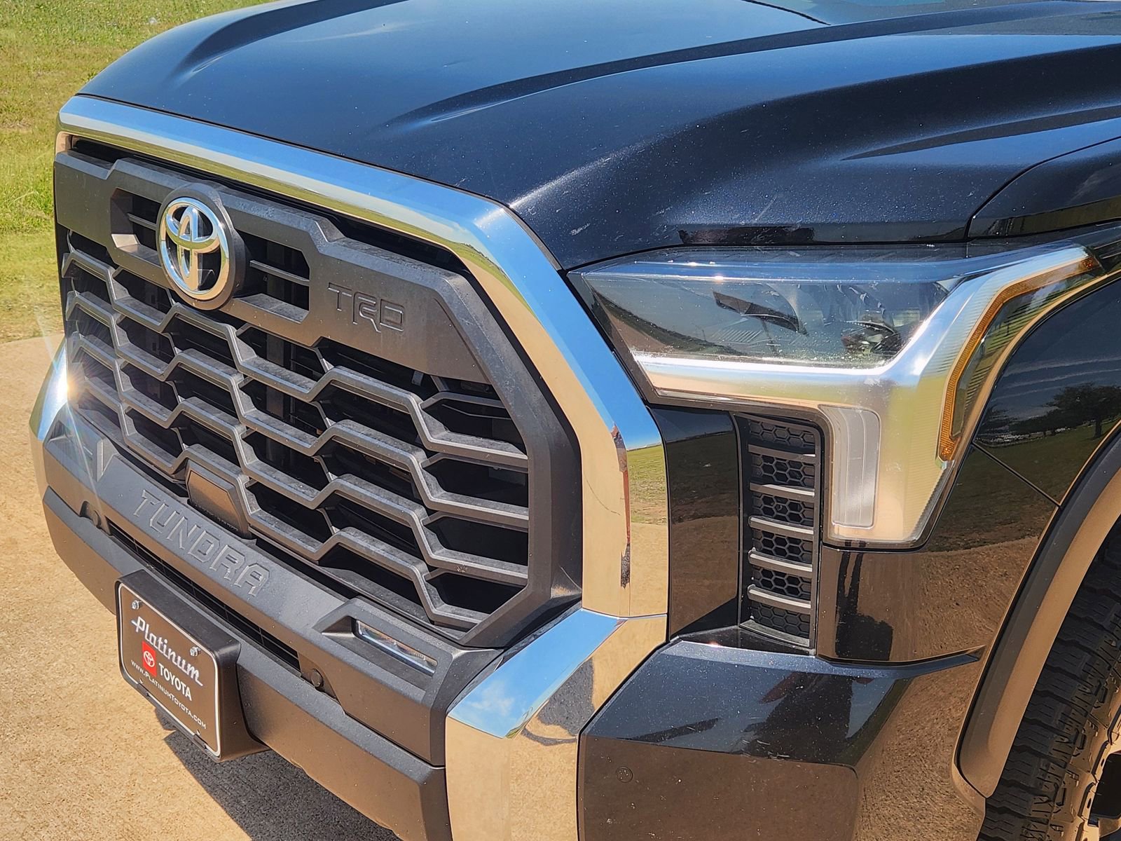 Used 2022 Toyota Tundra SR5 w/ TRD Off-Road Package AWD/4WD image 10