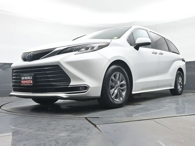 Certified 2022 Toyota Sienna XLE image 34