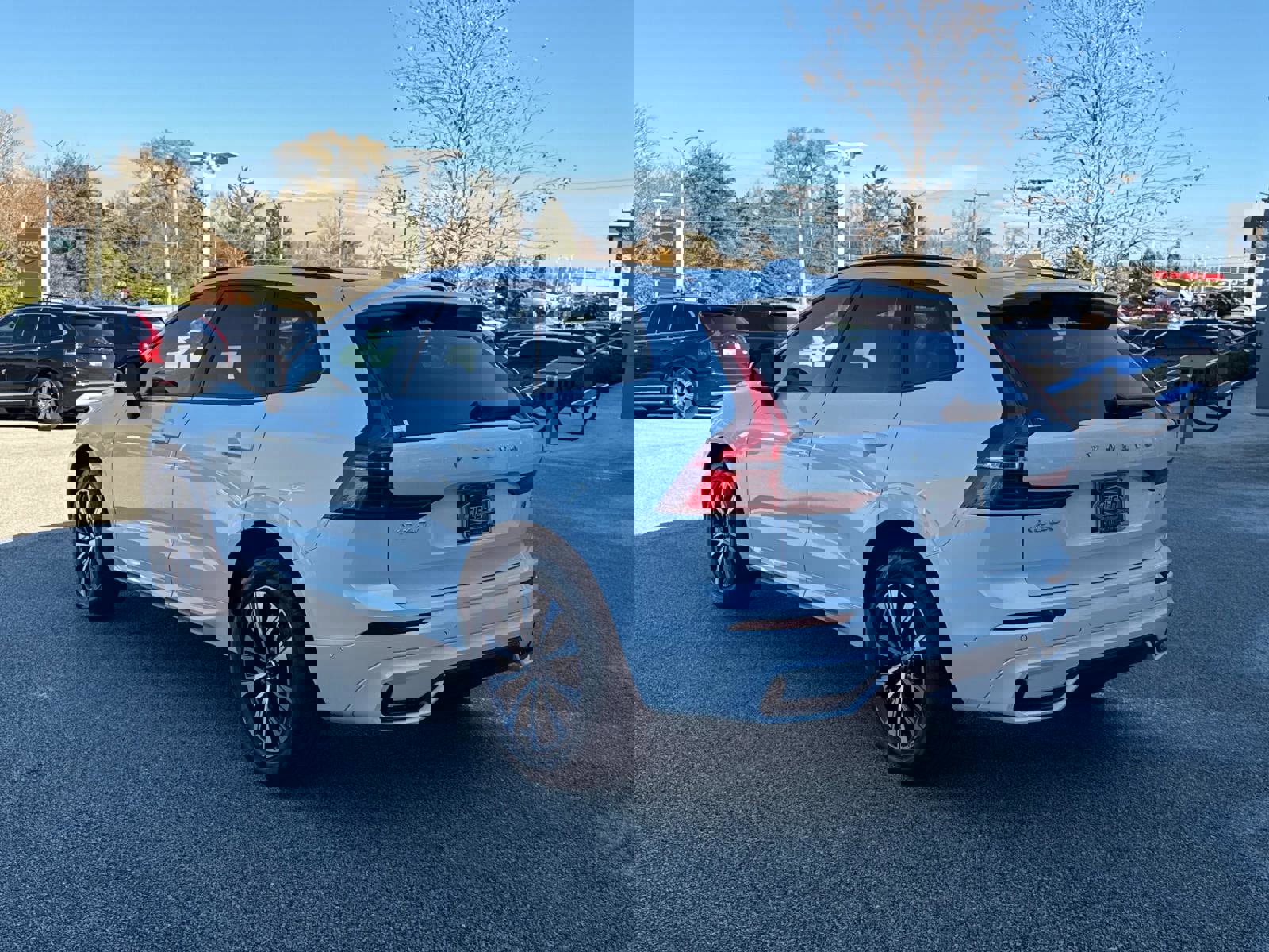 Certified 2025 Volvo XC60 B5 Plus image 7