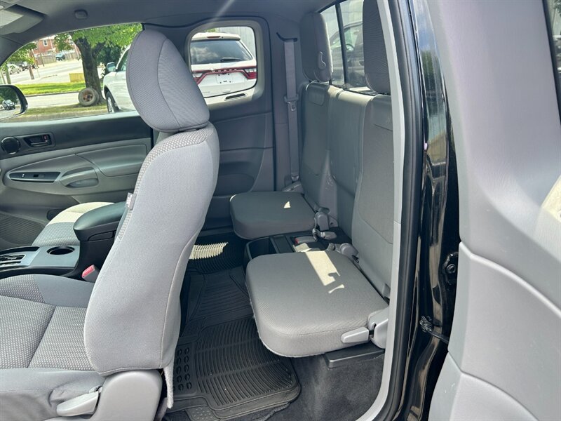 Used 2015 Toyota Tacoma 4x4 Access Cab V6 image 10