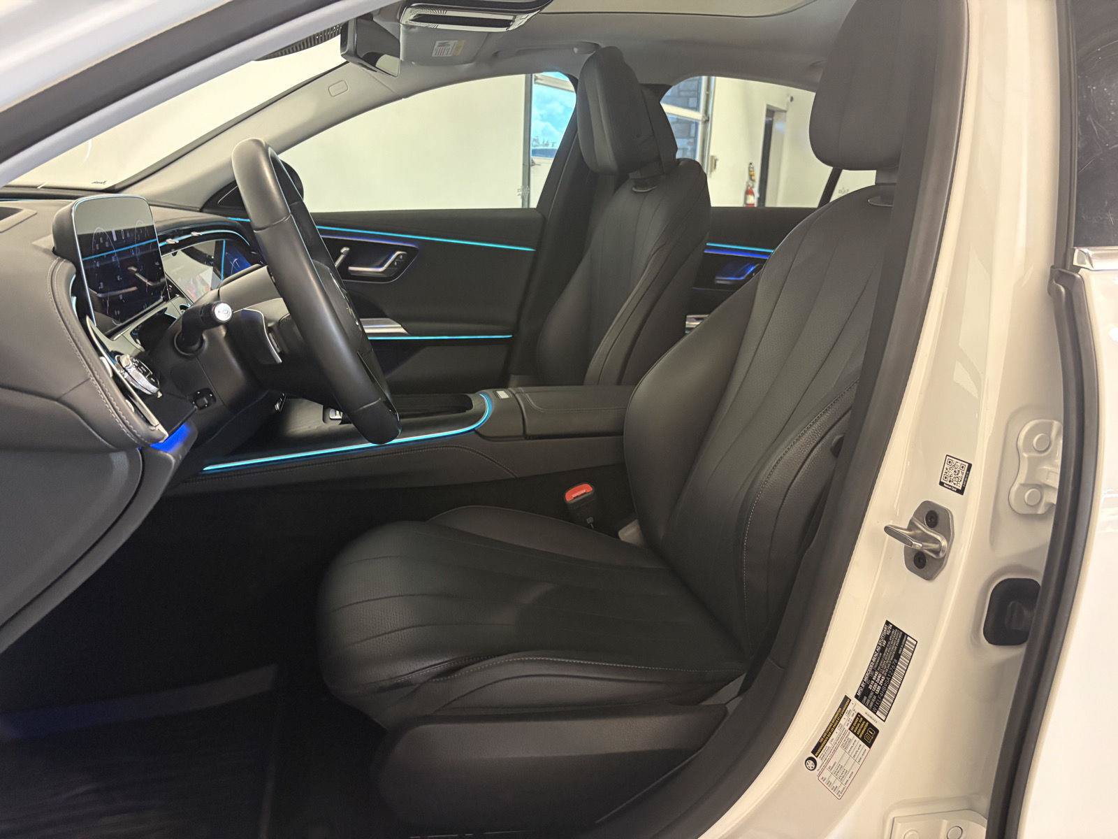 Used 2025 Mercedes-Benz E 350 4MATIC Sedan image 17