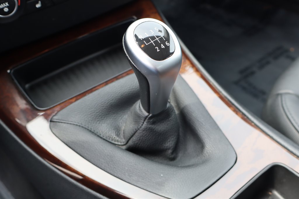 Used 2011 BMW 328i Sedan RWD image 25