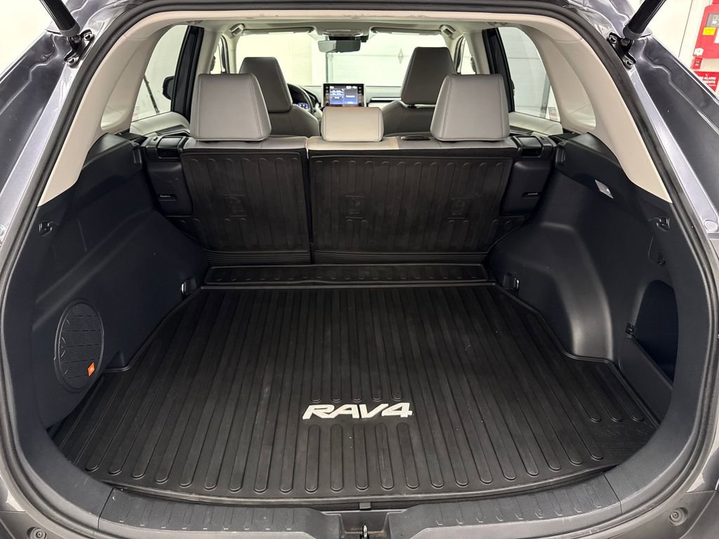 Used 2020 Toyota RAV4 XLE Premium image 27