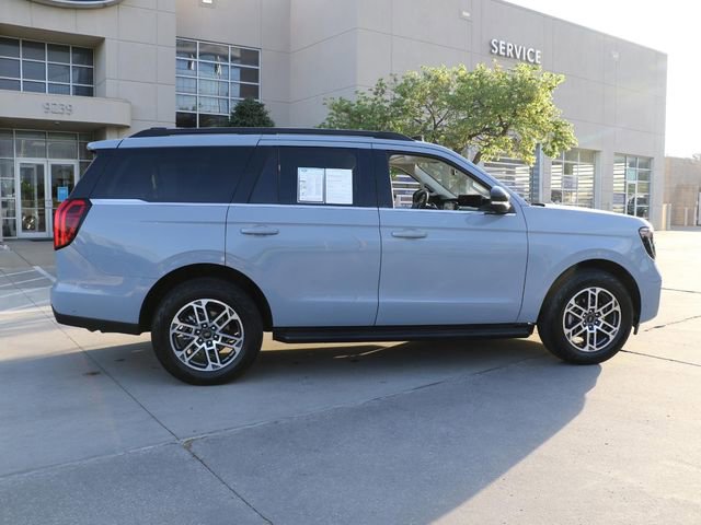 Used 2025 Ford Expedition Active AWD/4WD image 7