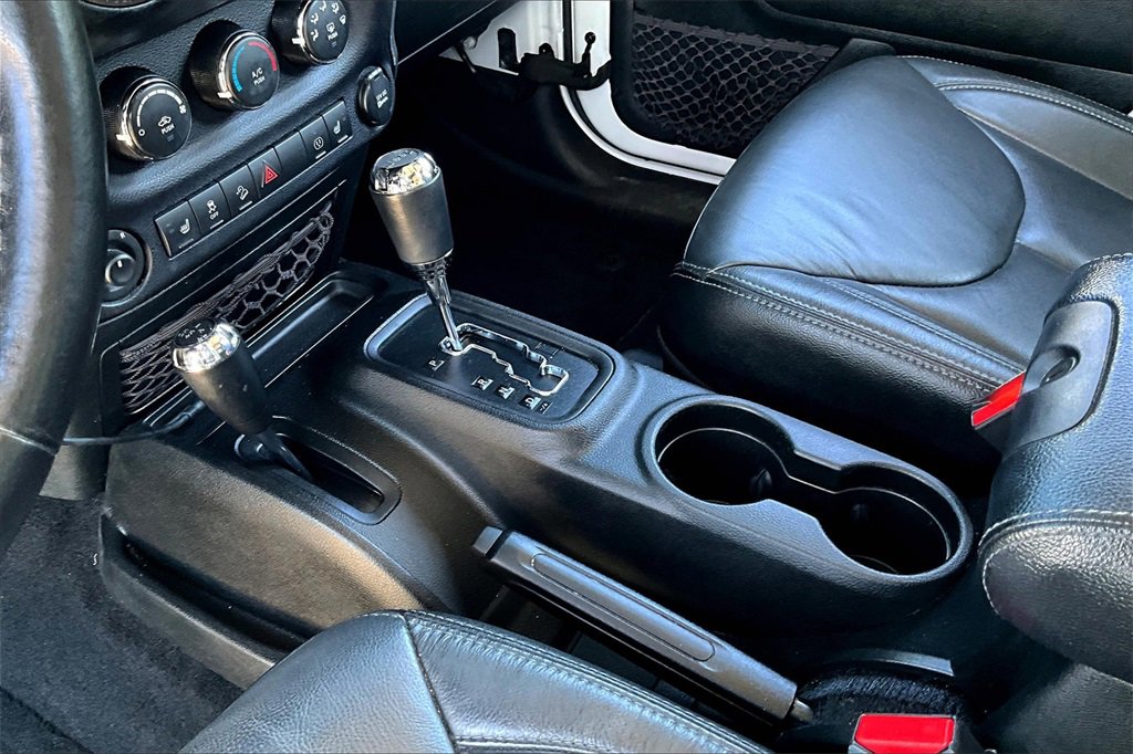 Used 2018 Jeep Wrangler Unlimited Sahara image 16