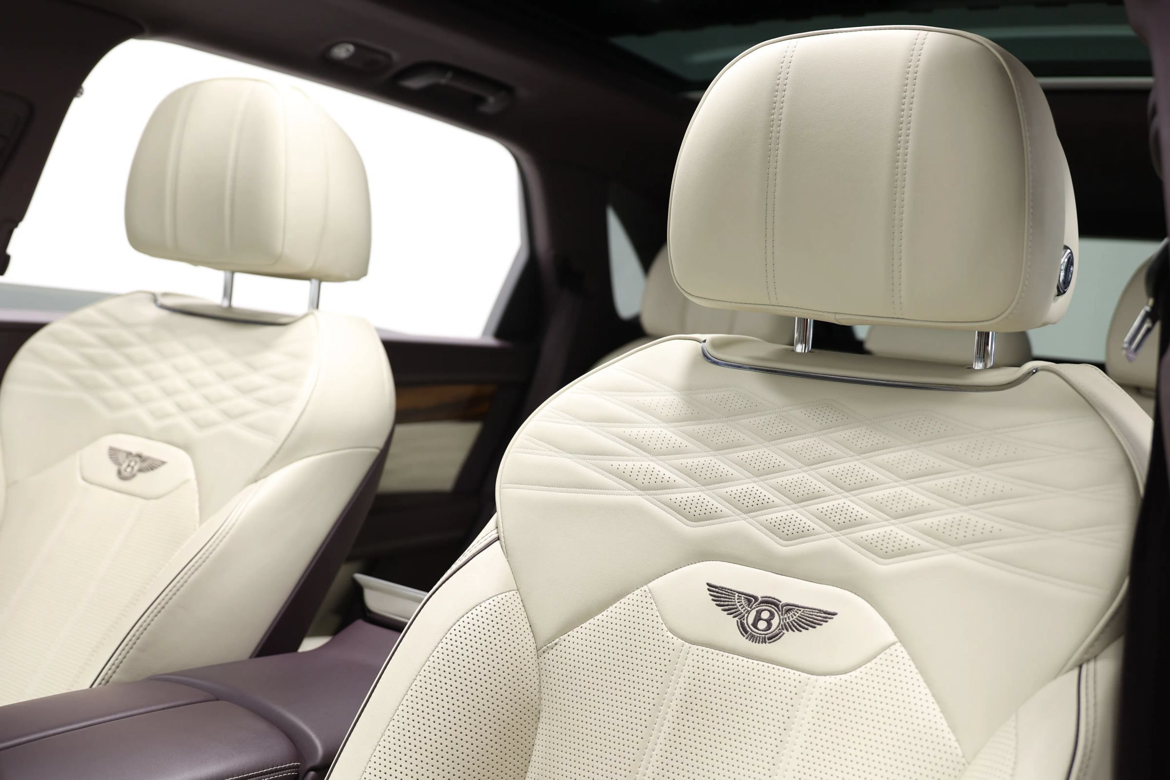 Used 2023 Bentley Bentayga Extended Wheelbase AWD/4WD image 21