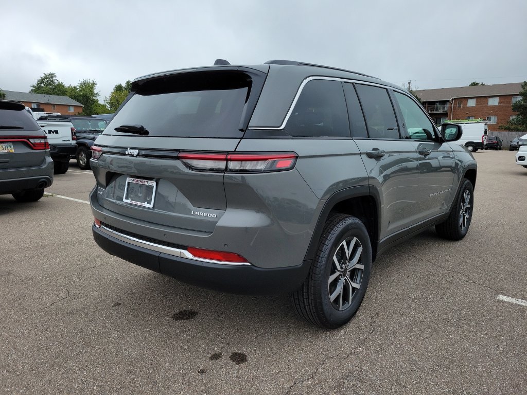 New 2027 Jeep Grand Cherokee Laredo X AWD/4WD image 4
