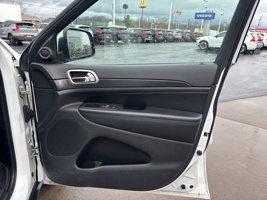 Used 2017 Jeep Grand Cherokee Laredo w/ Quick Order Package 23E image 27