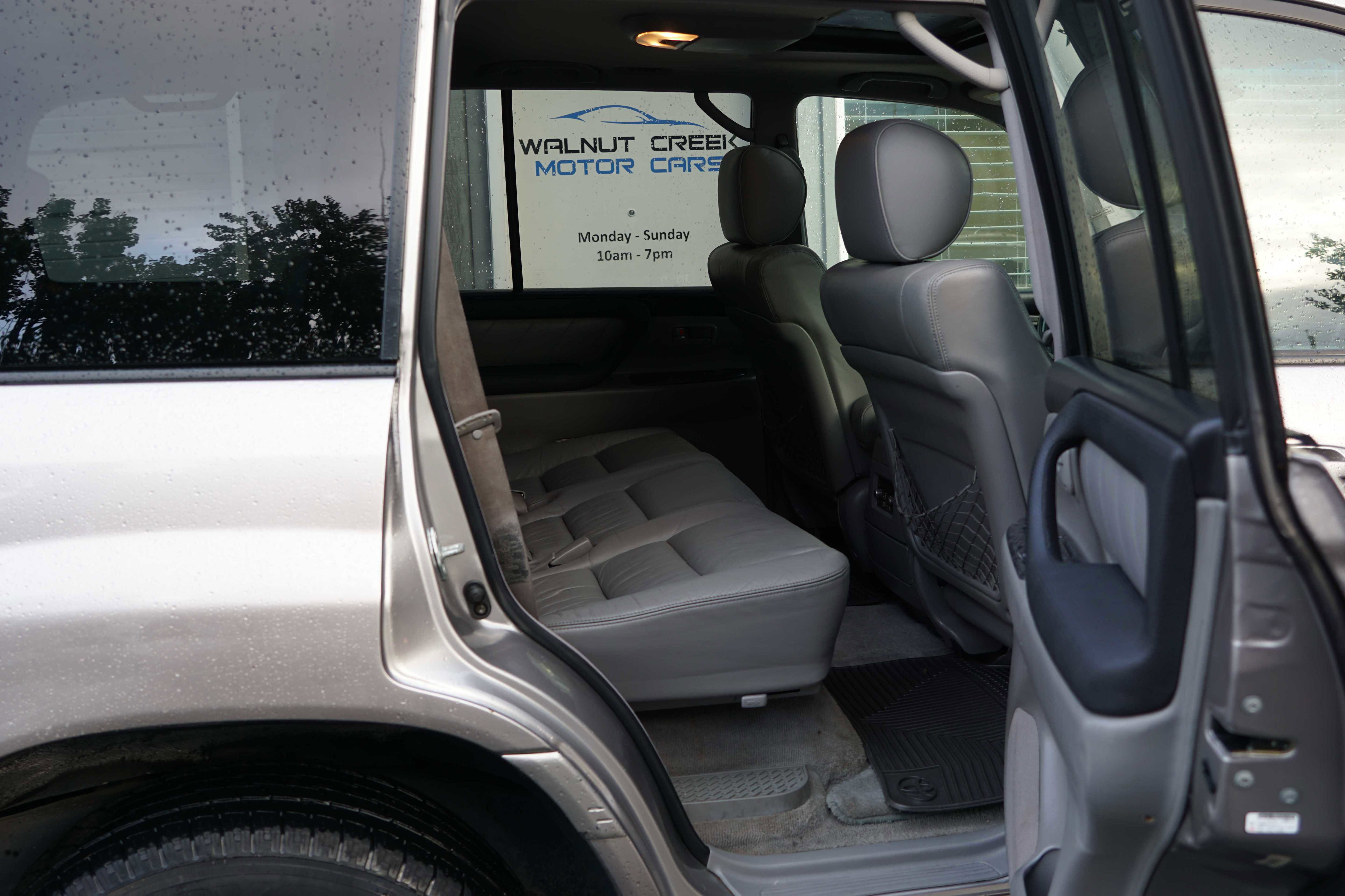 Used 2004 Toyota Land Cruiser image 30