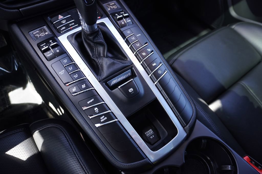 Used 2021 Porsche Macan image 20