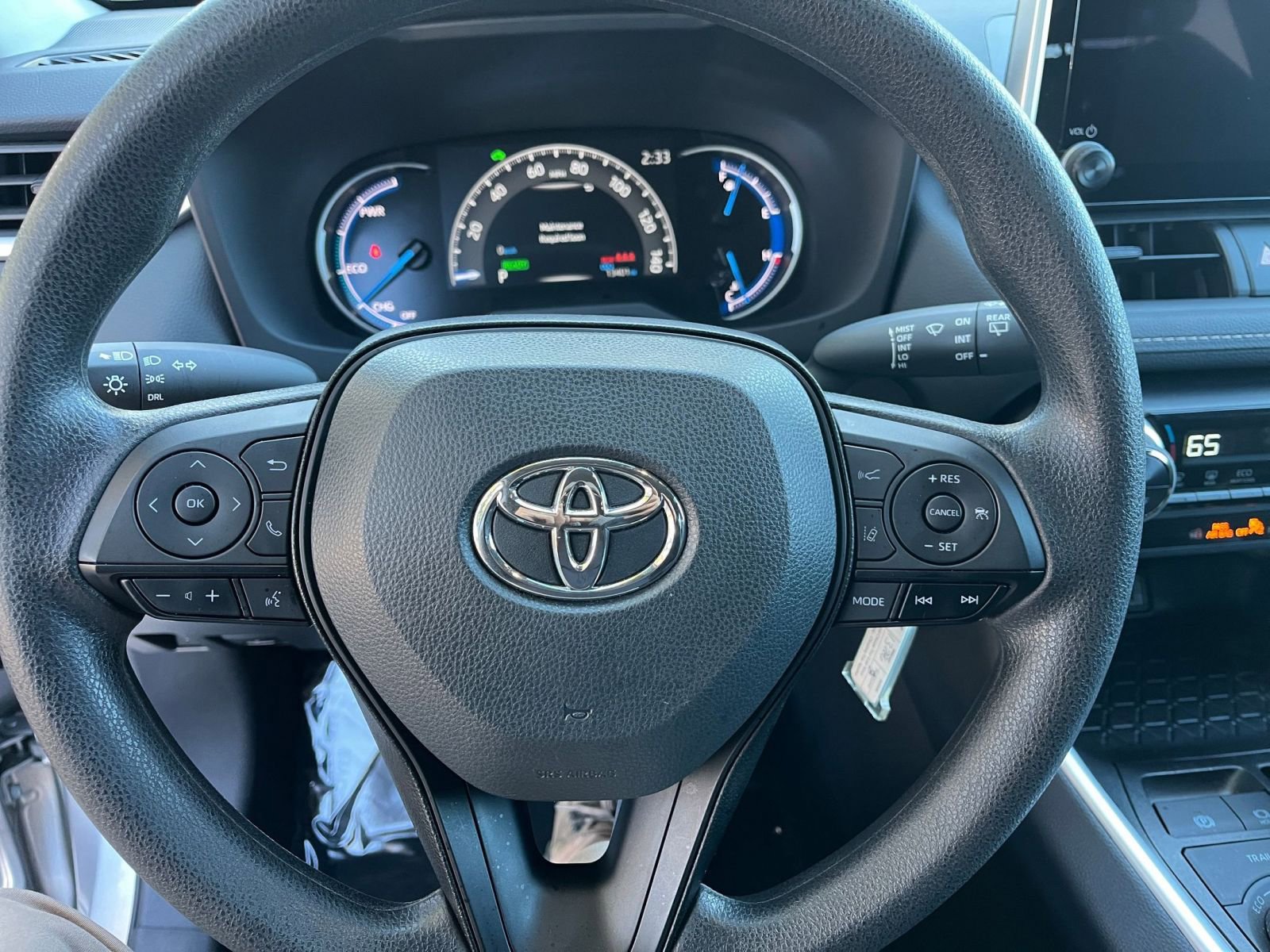 Used 2025 Toyota RAV4 LE image 28