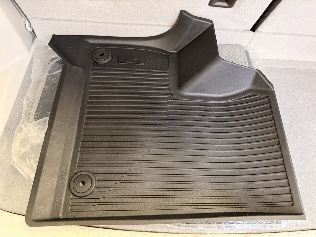 Used 2024 GMC Acadia Denali image 14