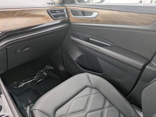 Used 2025 Volkswagen Atlas SE image 14