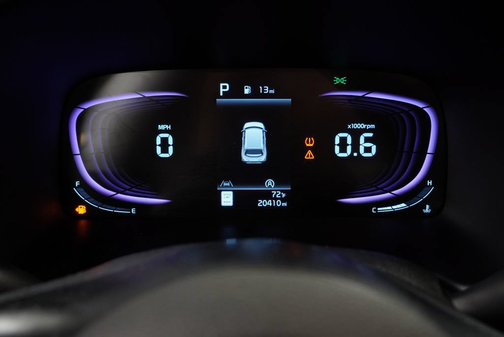 Used 2025 Kia Soul LX w/ LX Technology Package FWD image 16