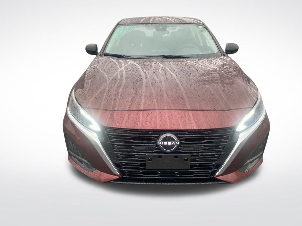 Used 2024 Nissan Altima 2.5 SV image 2