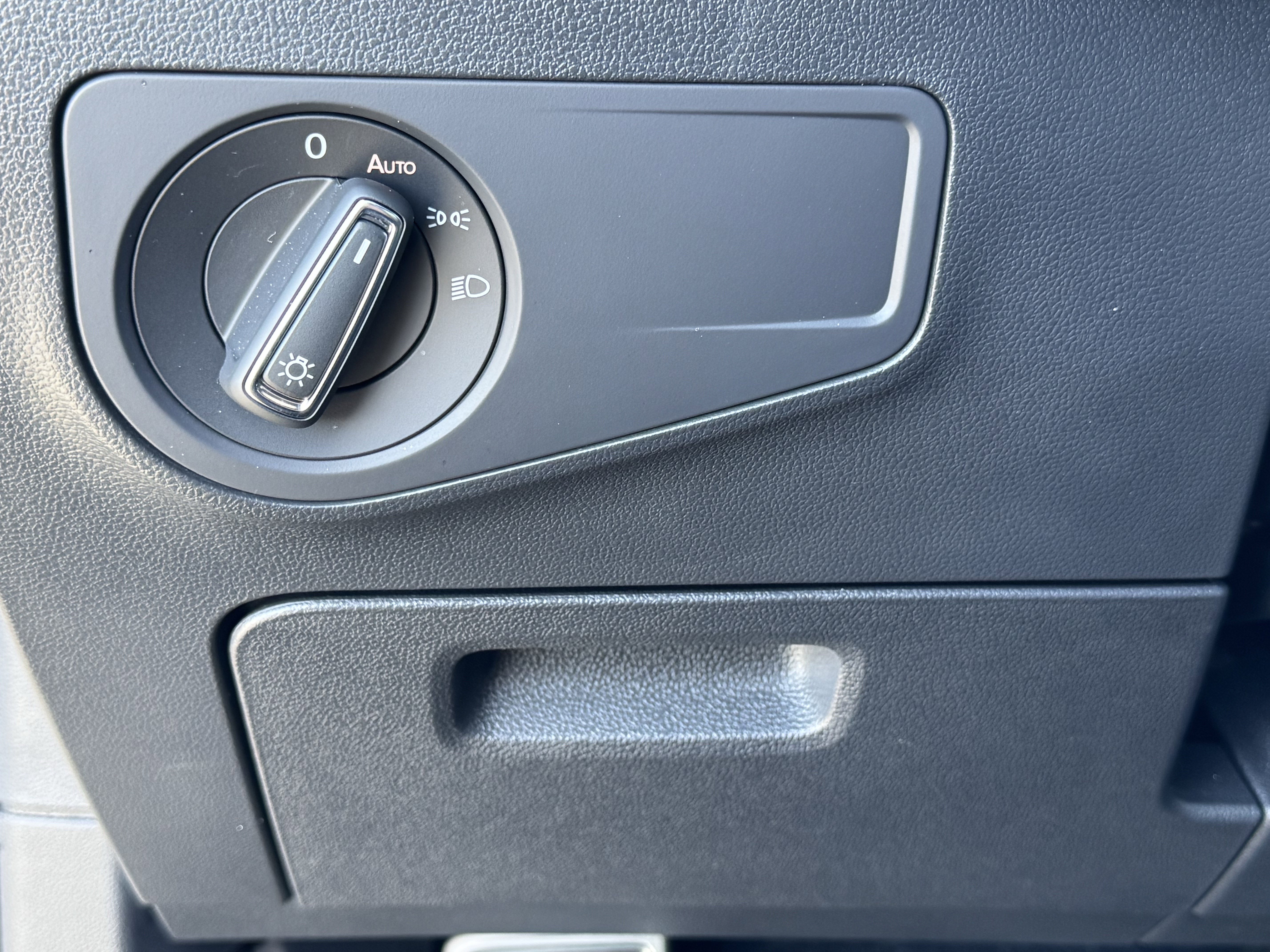 Certified 2024 Volkswagen Tiguan SE R-Line FWD image 31