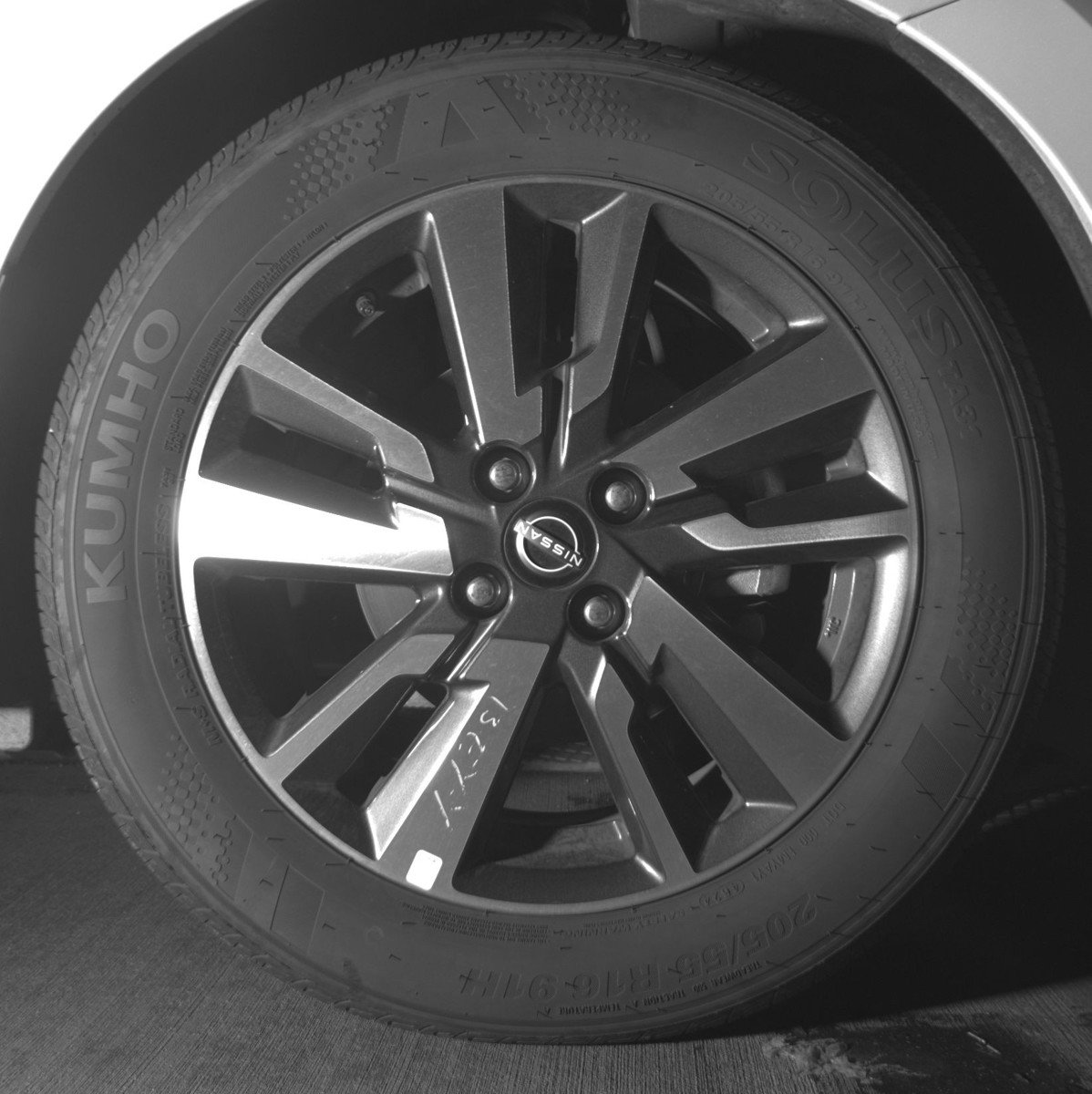 Used 2025 Nissan Versa SV image 13