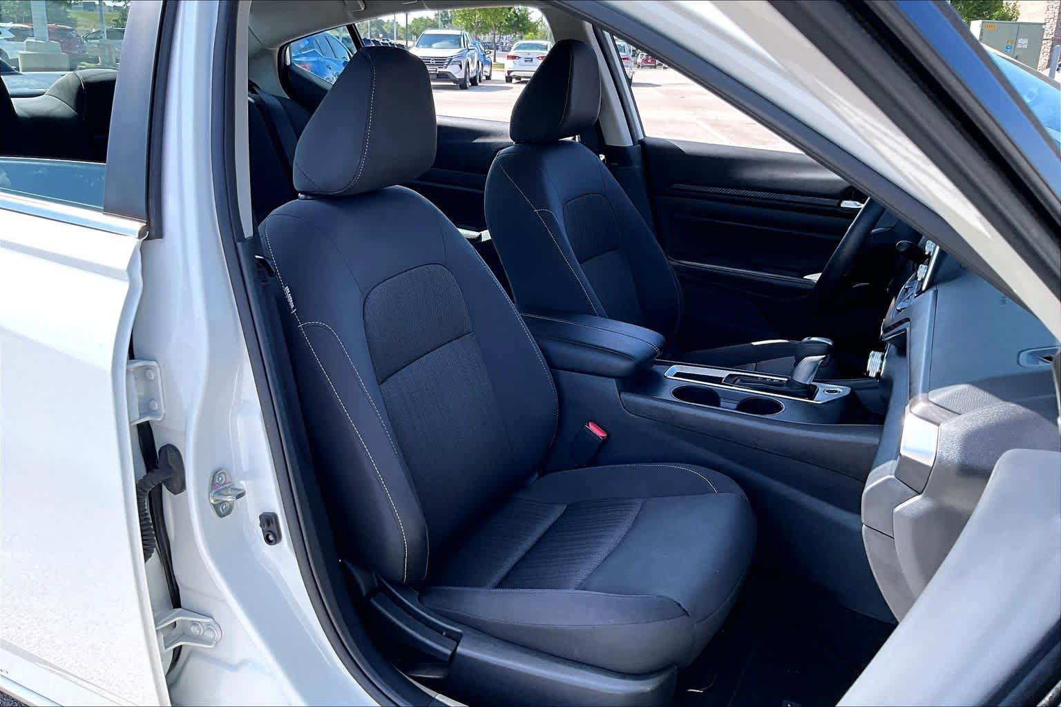 Used 2025 Nissan Altima 2.5 SV FWD image 9