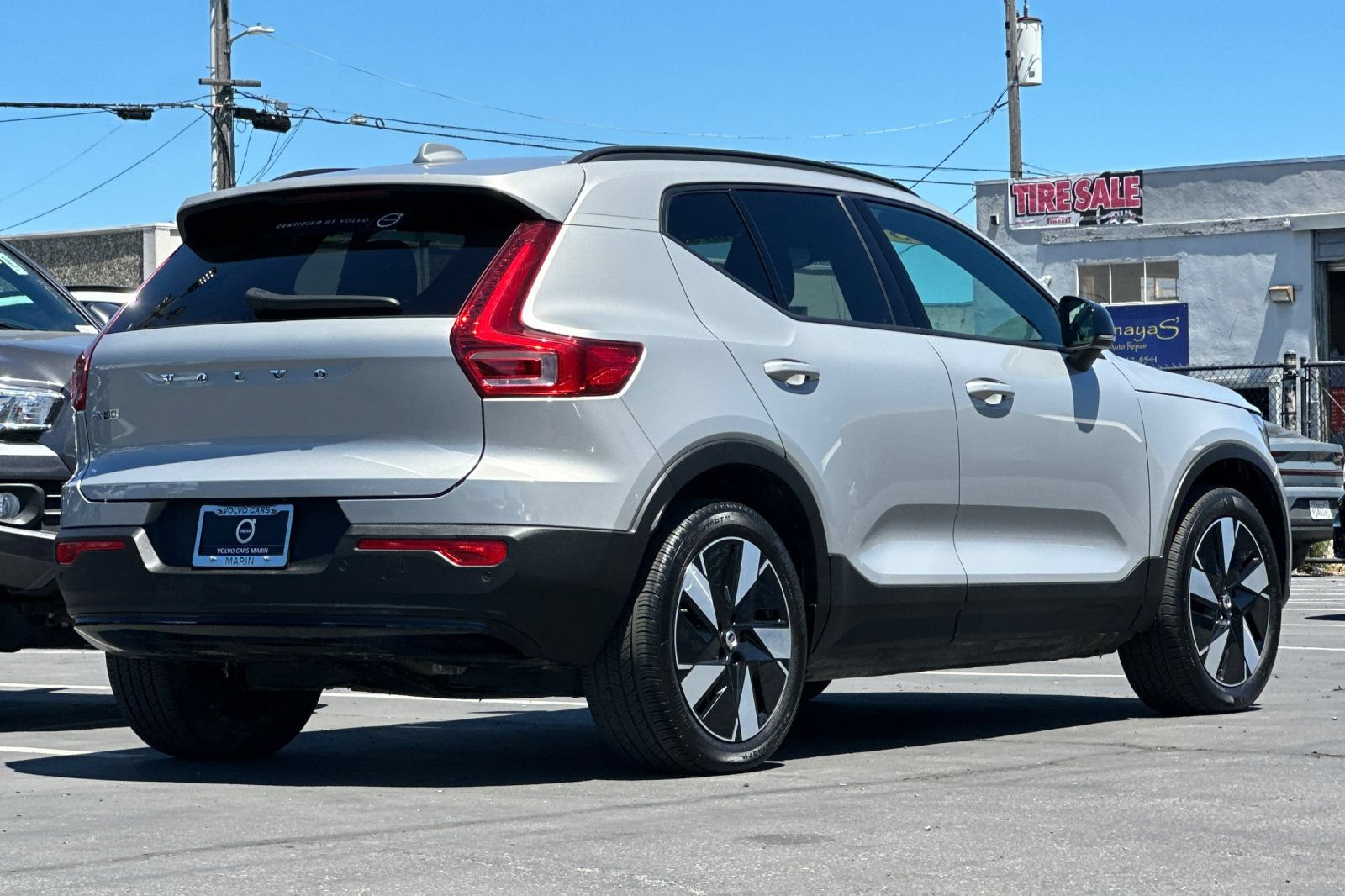 Certified 2025 Volvo EX40 Core AWD/4WD image 2