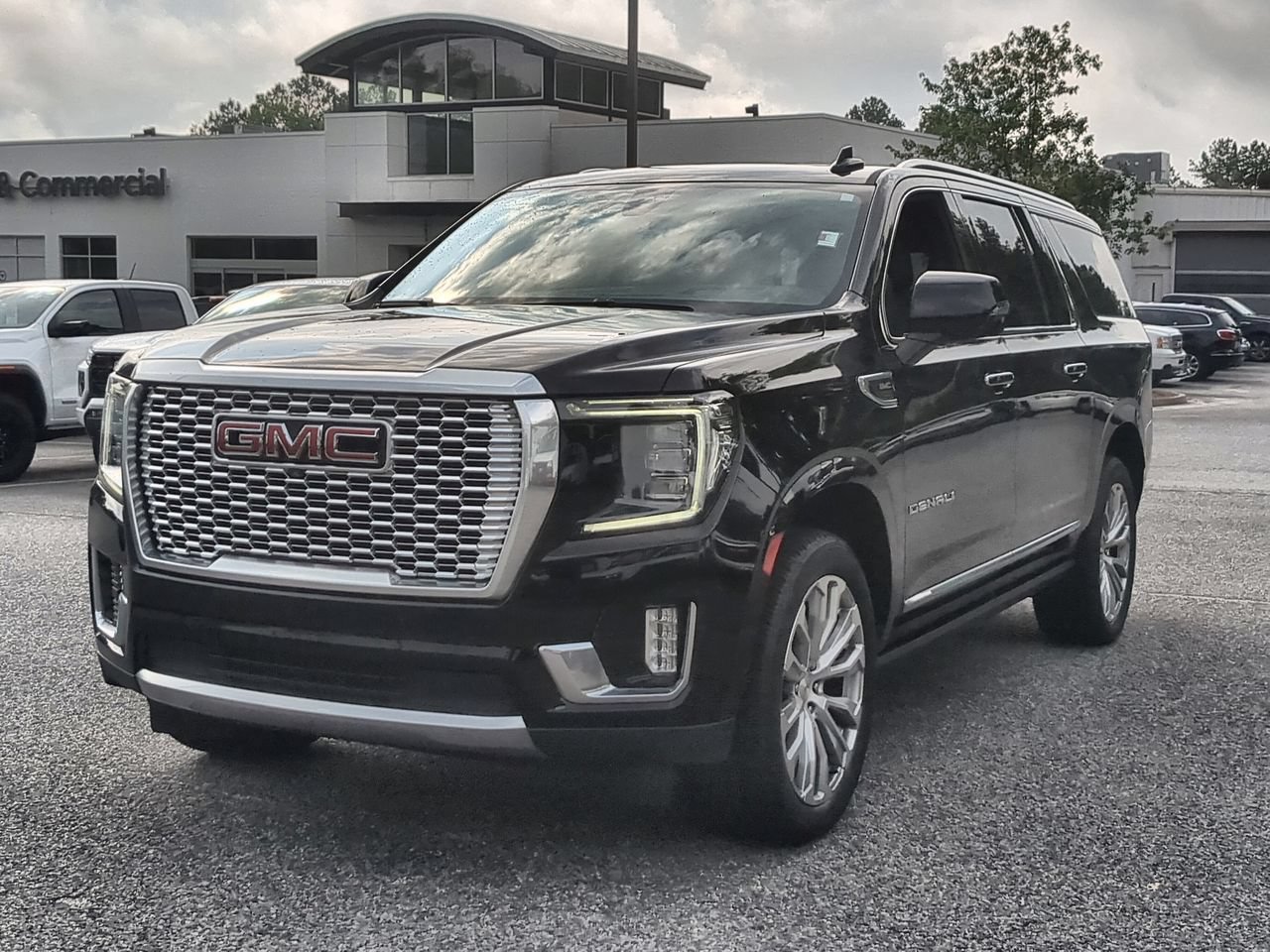 Used 2022 GMC Yukon XL Denali AWD/4WD image 4