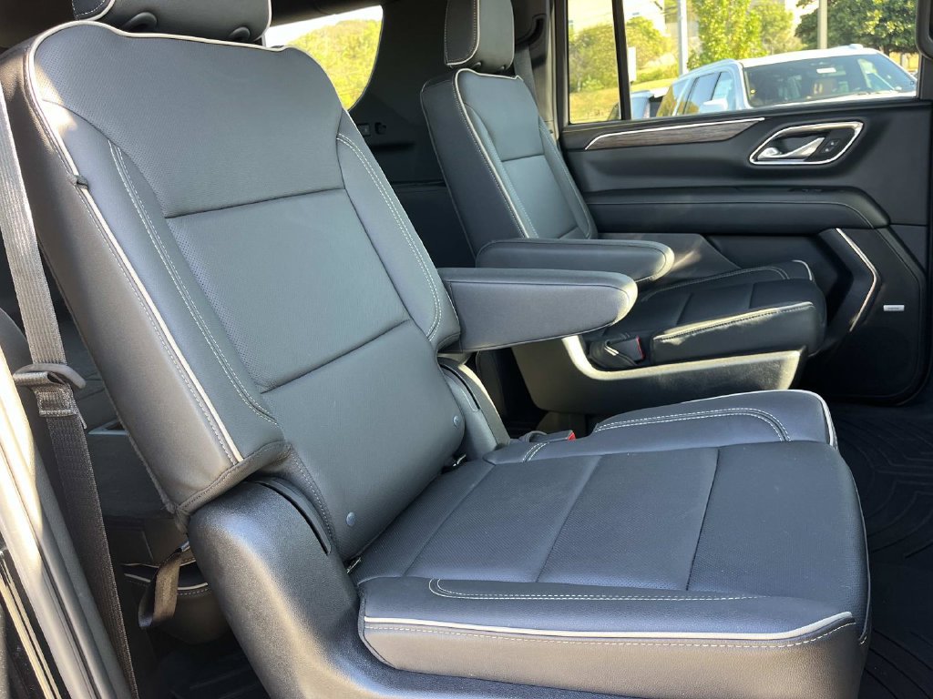 Used 2024 Chevrolet Suburban Premier AWD/4WD image 28