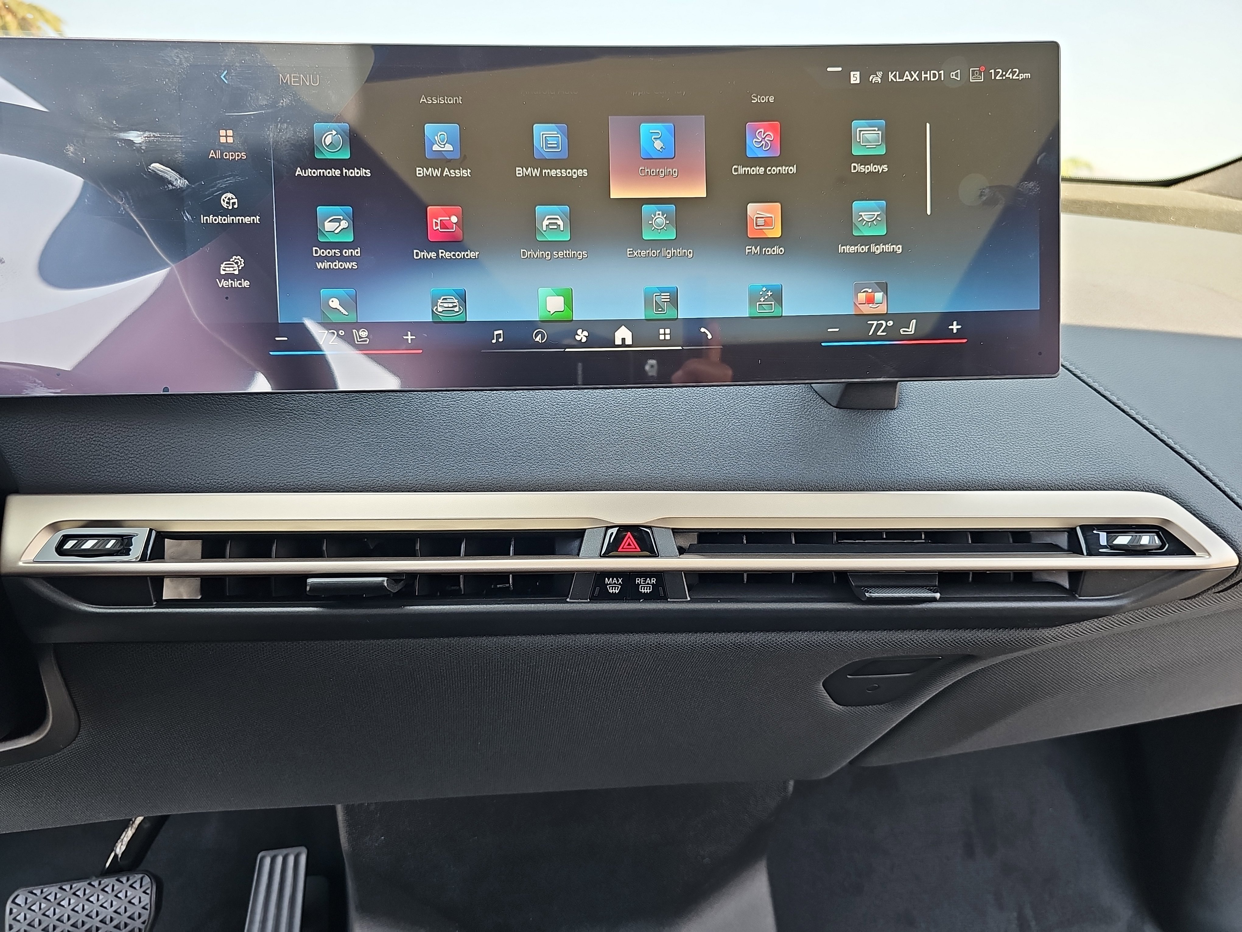 New 2026 BMW iX xDrive60 w/ Premium Package image 21