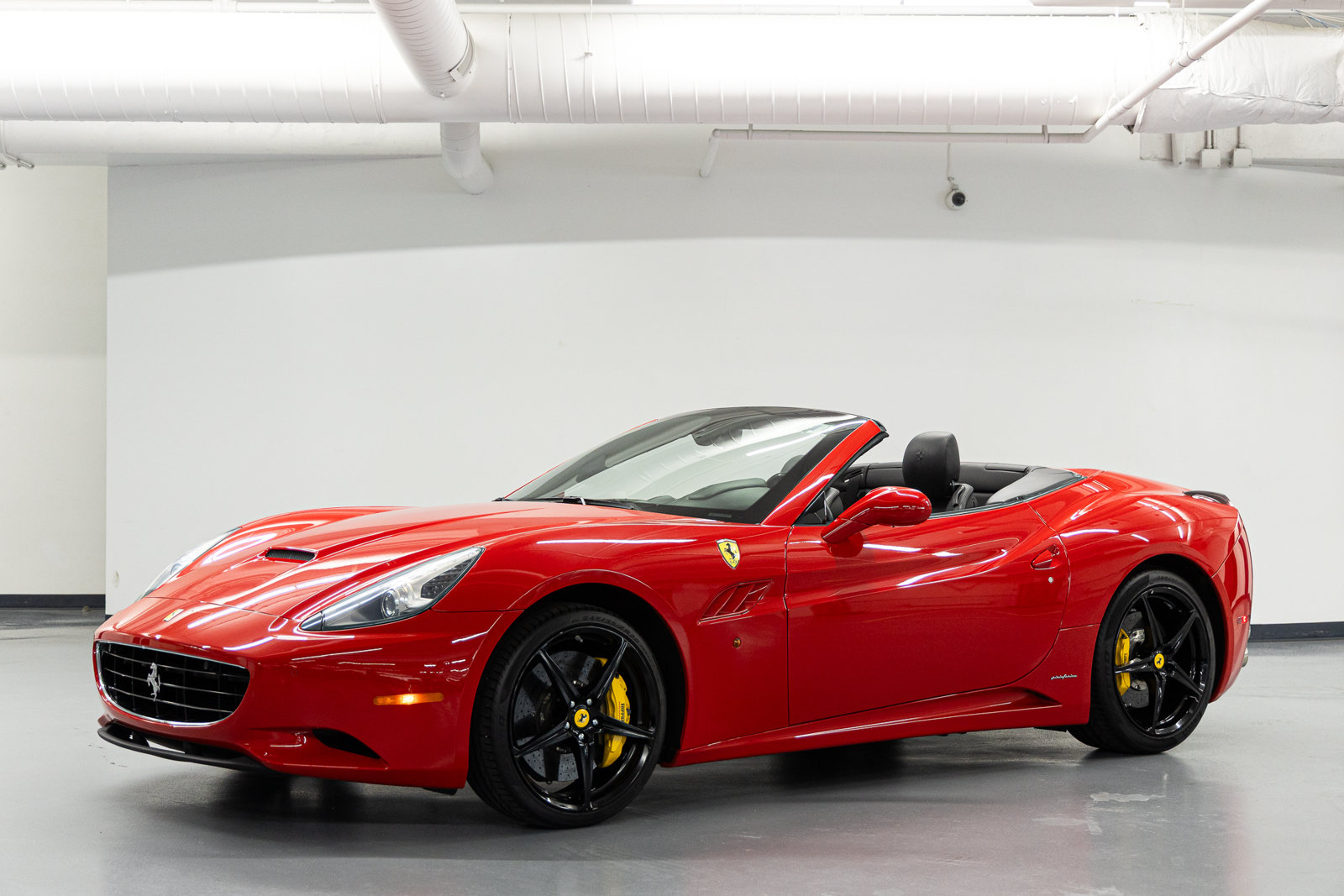 Used 2011 Ferrari California RWD image 2