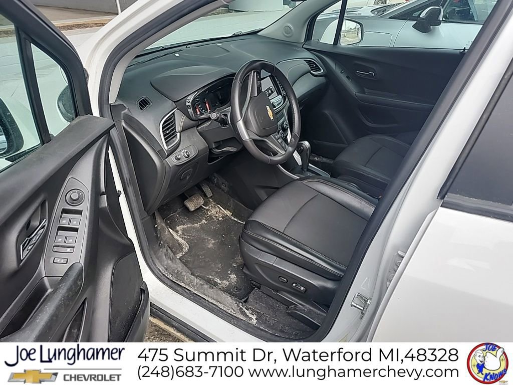Used 2022 Chevrolet Trax LT w/ LT Convenience Package image 9