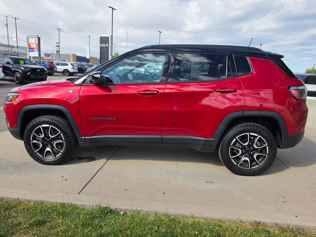 Used 2025 Jeep Compass Trailhawk AWD/4WD image 8