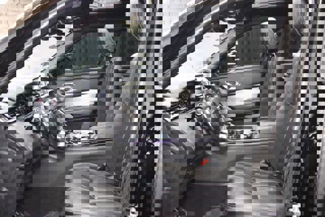 Used 2018 Land Rover Range Rover Velar R-Dynamic SE image 13