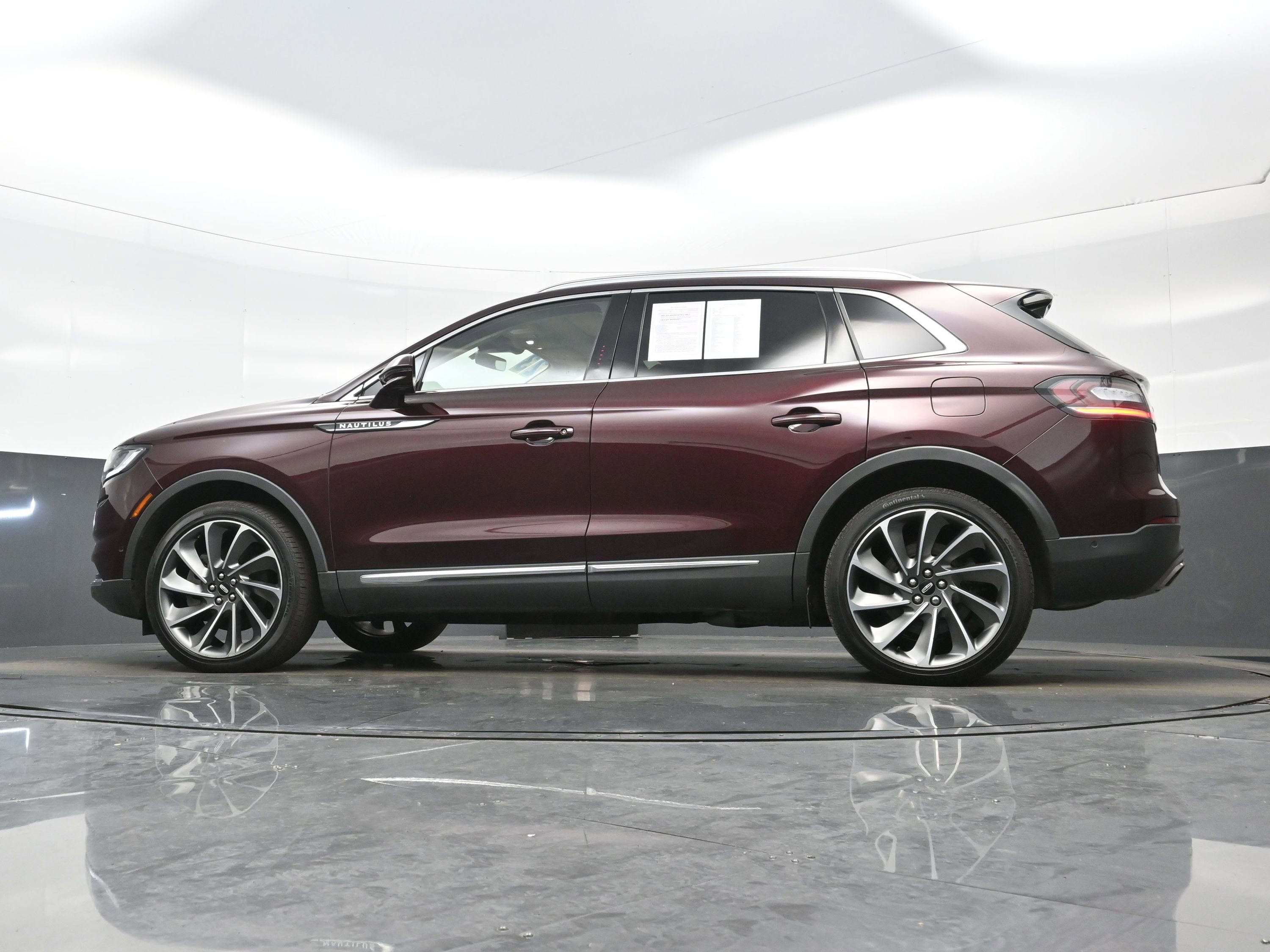 Used 2023 Lincoln Nautilus Reserve w/ Equipment Group 202A AWD/4WD image 27