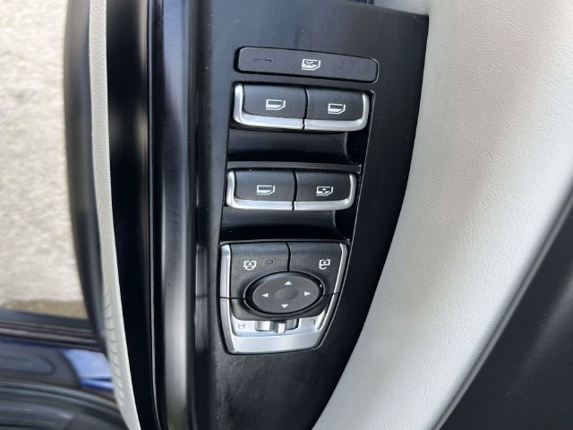 Used 2024 Kia Carnival LX FWD image 9