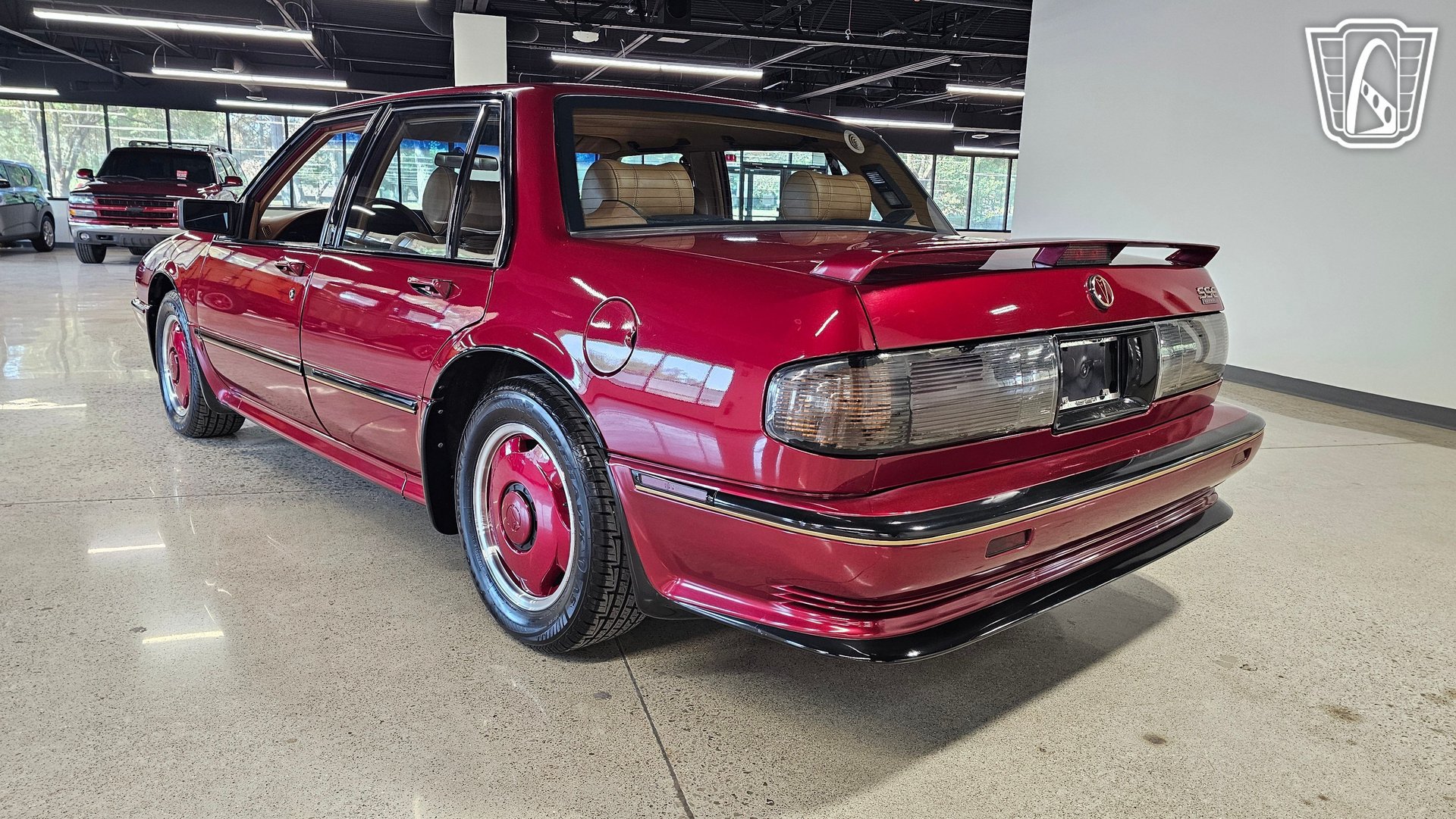 Used 1989 Pontiac Bonneville SSE FWD image 2