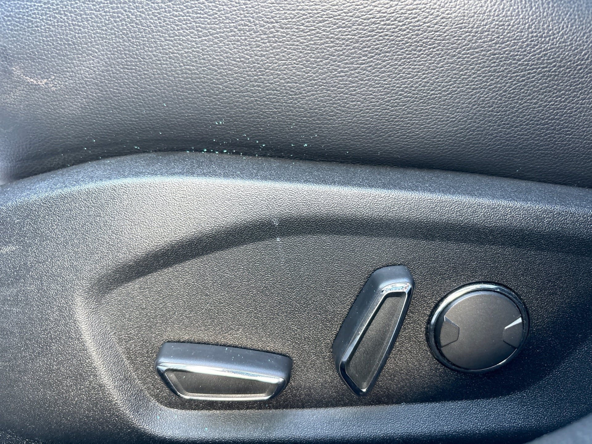 Used 2018 Ford Fusion Energi Titanium FWD image 14