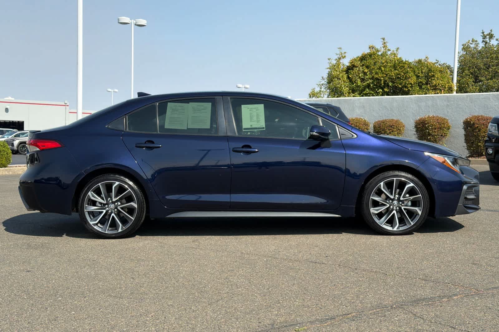 Used 2021 Toyota Corolla SE w/ SE Premium Package FWD image 6
