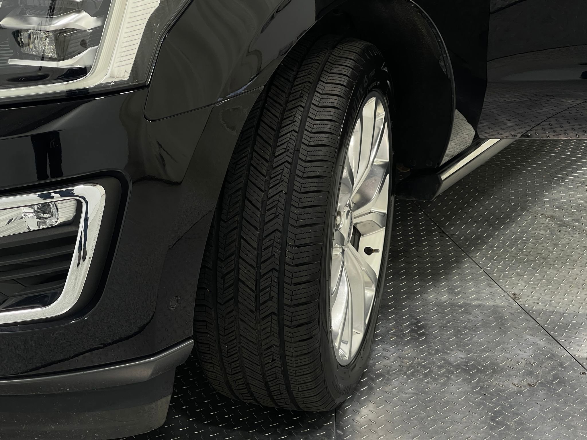 Used 2019 Ford Expedition Limited w/ Equipment Group 302A AWD/4WD image 38