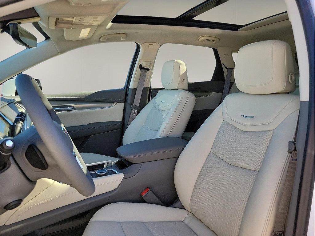 Certified 2025 Cadillac XT5 Premium Luxury w/ Technology Package image 8