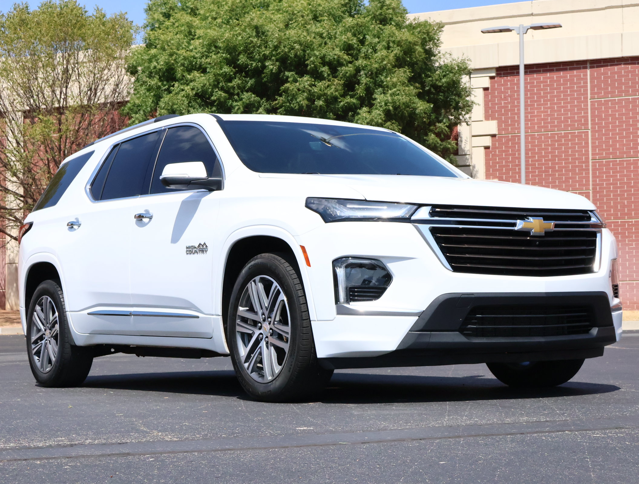 Used 2023 Chevrolet Traverse High Country AWD/4WD image 1