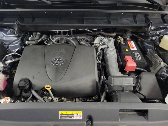 Used 2020 Toyota Highlander XLE AWD/4WD image 14
