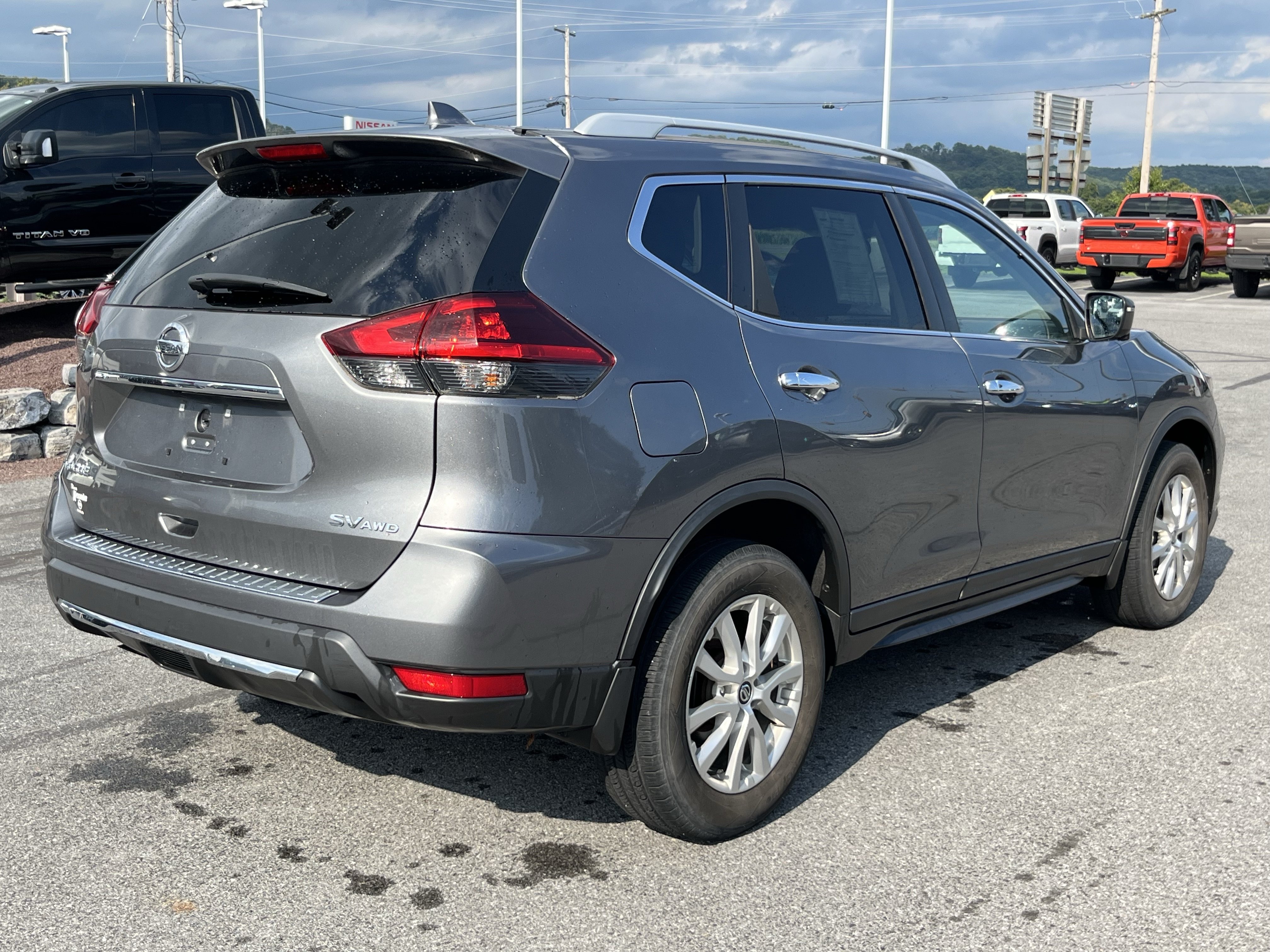Used 2018 Nissan Rogue SV w/ Premium Package AWD/4WD image 5