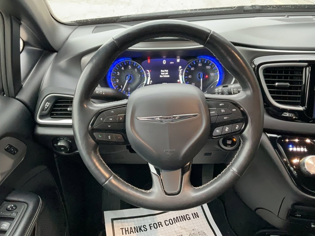 Used 2020 Chrysler Pacifica Touring-L w/ Advanced Safetytec Group image 11