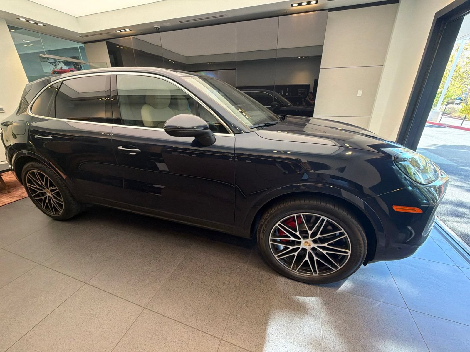 Certified 2024 Porsche Cayenne S AWD/4WD image 4