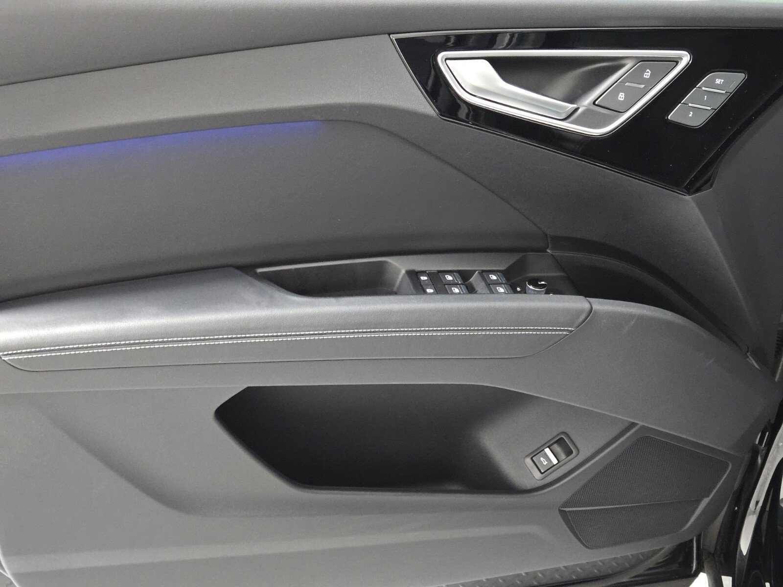 Used 2022 Audi Q4 e-tron Premium Plus w/ Premium Plus image 23